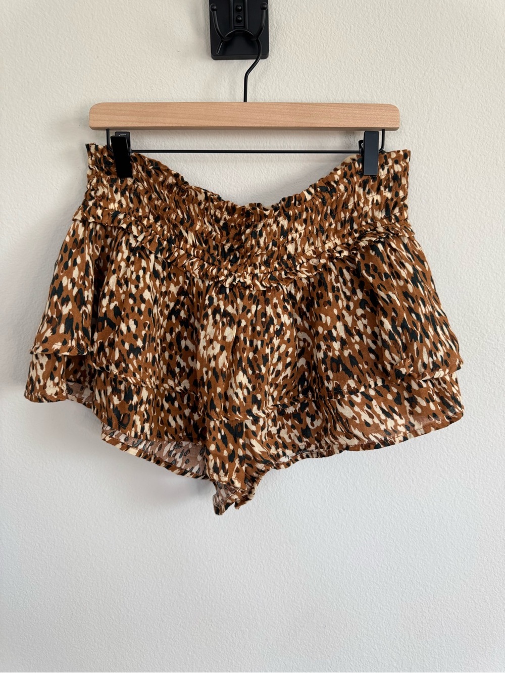 Anthropologie Celandine Animal Print Smocked Ruffle Flowy Shorts Boho Flirty M